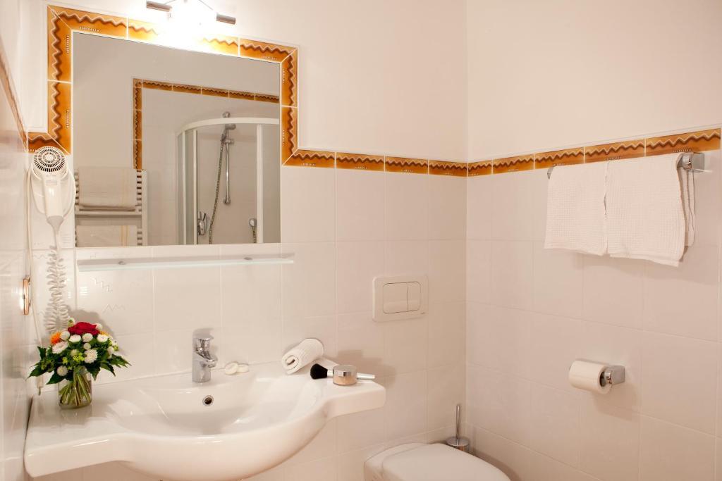Hotel-Garni Appartement Gartenheim Schenna Bilik gambar